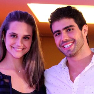 Juliano Laham e Juliana Paiva foram vistos pela primeira juntos ao irem ao cinema e estão juntos há um ano