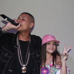 MC Duduzinho cantou na festa de aniversário de Mel Maia