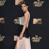 A atriz Alexandra Daddario de Philosophy di Lorenzo Serafini no MTV Movie and TV Awards, que aconteceu em Los Angeles, Estados Unidos, na noite deste domingo, 7 de maio de 2017