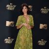 A cantora Zendaya apostou no decote com um longo Zuhair Murad no MTV Movie and TV Awards, que aconteceu em Los Angeles, Estados Unidos, na noite deste domingo, 7 de maio de 2017