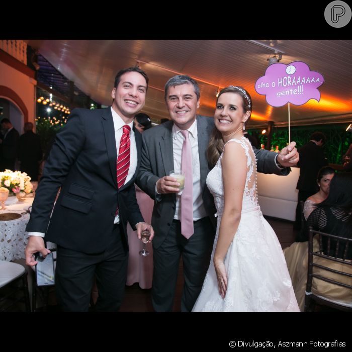 Colegas de trabalho na Globo, o repórter Diego Aidar e o apresentador do 'Bom  Dia Rio', Flávio Fachel, marcaram presença no casamento de Silvana Ramiro -  Purepeople