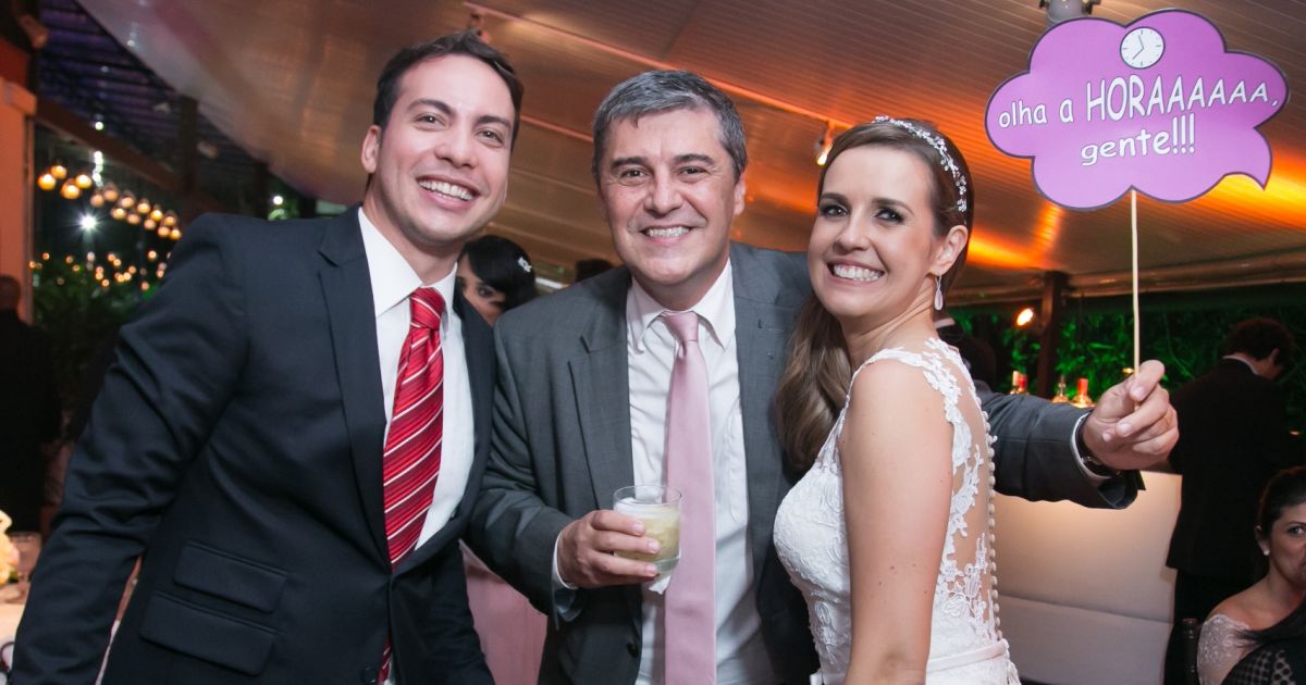 Colegas de trabalho na Globo, o repórter Diego Aidar e o apresentador do 'Bom  Dia Rio', Flávio Fachel, marcaram presença no casamento de Silvana Ramiro -  Purepeople
