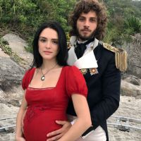 'Novo Mundo': filha de Anna e Joaquim nasce prematura, em parto de cócoras