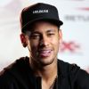 'Fazendo a primeira tatto no corajoso Adão Rosa', disse Neymar no Instagram