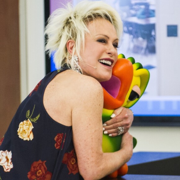 'A mulher entrou na casa, tirou uma máquina de dentro da bolsa e disse para minha mãe que era um assalto', lembrou Ana Maria Braga