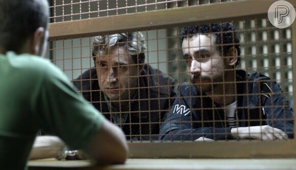 Depois de escapar da cadeia, o vilão Alex (Caio Paduan) será resgatado de carro por Romildo (Paulo Verlings) e William (Leandro Daniel) em 'Rock Story'