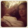 Ana Hickmann passa a primeira noite em casa com o filho, Alexandre Jr, em 11 de março de 2014