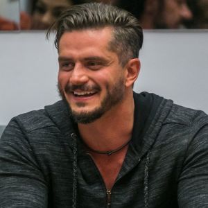 Marcos diz que assédio feminino cresceu e evita romance após 'BBB17' em entrevista ao Purepeople nesta terça-feira, dia 09 de maio de 2017