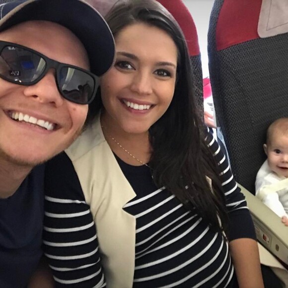 Michel Teló está no Rio de Janeiro com a filha e Thais Fersoza
