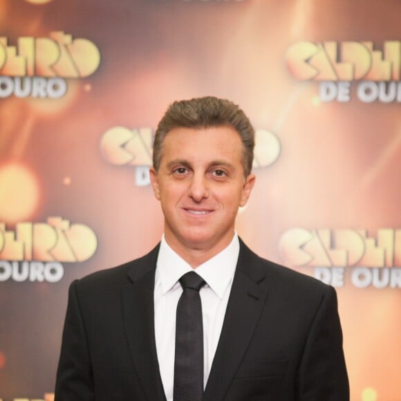 Luciano Huck postou vídeo de Sandy indo a banheiro de posto de gasolina no Instagram