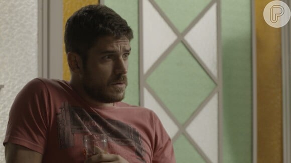 Zeca (Marco Pigossi) se espanta com o comportamento de Jeiza (Paolla Oliveira), na novela 'A Força do Querer'