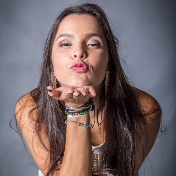 Ex-BBB Emilly renovou contrato com a Globo e vai receber cerca de R$ 4 mil por mês