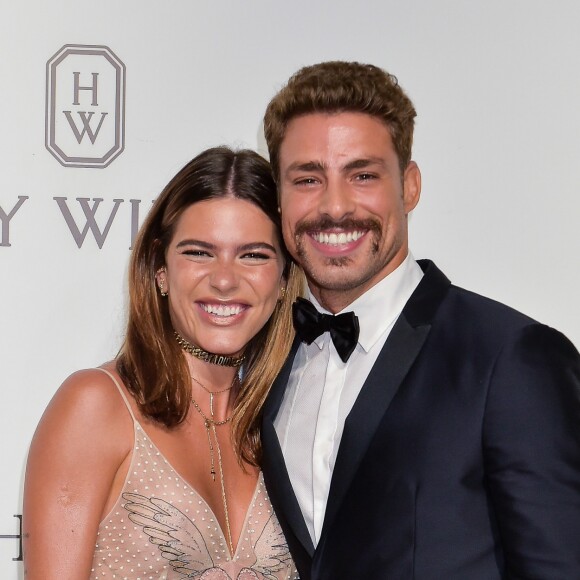 Cauã Reymond indicou que não se aproximou de Mariana Goldafarb, sua atual namorada, quando se conheceram