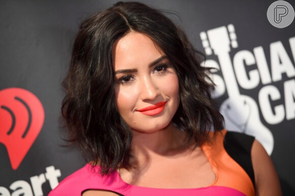 Demi Lovato completou cinco anos sóbria e festejou nas redes sociais 
