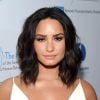 'Quando estou realmente pra baixo, faço uma auto-afirmação positiva', contou Demi Lovato