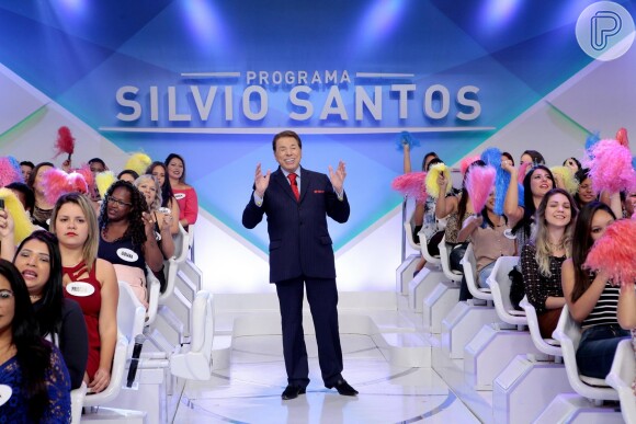 Silvio Santos, atrasado, não corrigiu a posição do veículo e saiu correndo para começar as gravações
