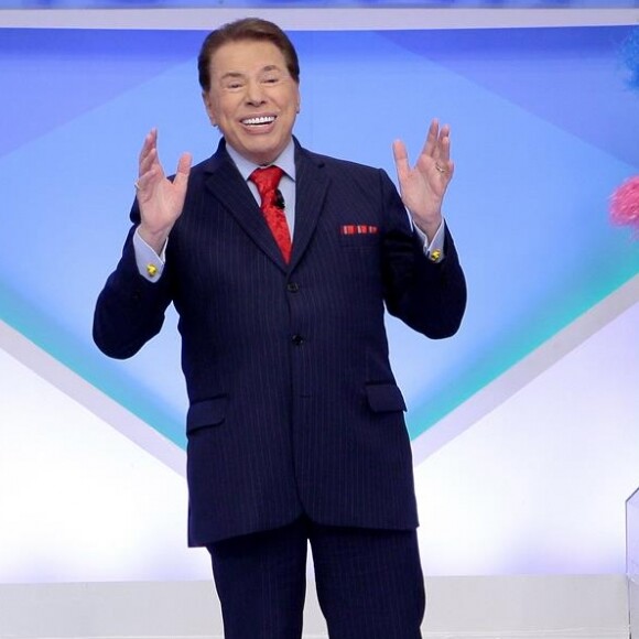Silvio Santos, atrasado, não corrigiu a posição do veículo e saiu correndo para começar as gravações