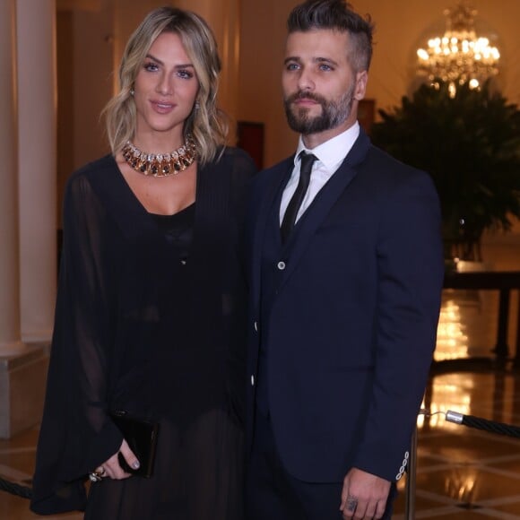 'O Bruno está ficando todo grisalho e está lindo', elogiou Giovanna Ewbank