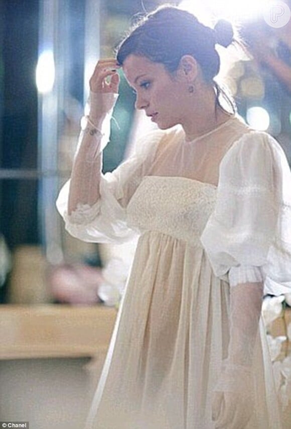 Lily Allen não sabe onde está vestido Chanel de R$ 791 mil que usou no dia de seu casamento, em 13 de março de 2014