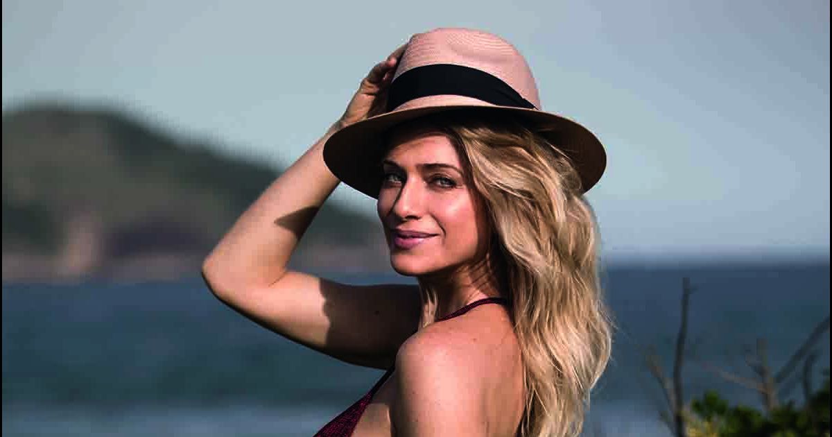 Leticia Spiller Aos 43 Anos Exibe Boa Forma Em Ensaio De Biquíni Fotos Purepeople