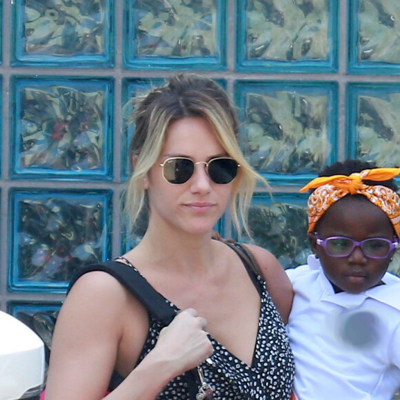 Giovanna Ewbank conta que Títi é muito vaidosa e opina nos looks de Bruno Gagliasso