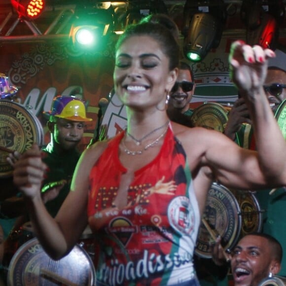 Juliana Paes, o assessor e David Brazil se reuniram no último sábado, 13 de maio de 2017, e acertaram a presença da atriz como rainha de bateria no próximo carnaval