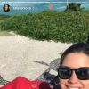 Thais Fersoza e Michel Teló curtiram momento com a filha, Melinda, na praia nesta segunda-feira, 15 de maio de 2017
