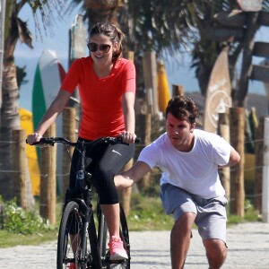 A namorada de Klebber Toledo conta que sentiu o preconceito no meio artístico: 'É sim. Senti isso em 'Verdades', mas aos poucos fui conquistando respeito'