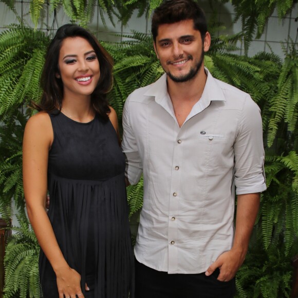 Yanna Lavigne e Bruno Gissoni negaram reconciliação em evento