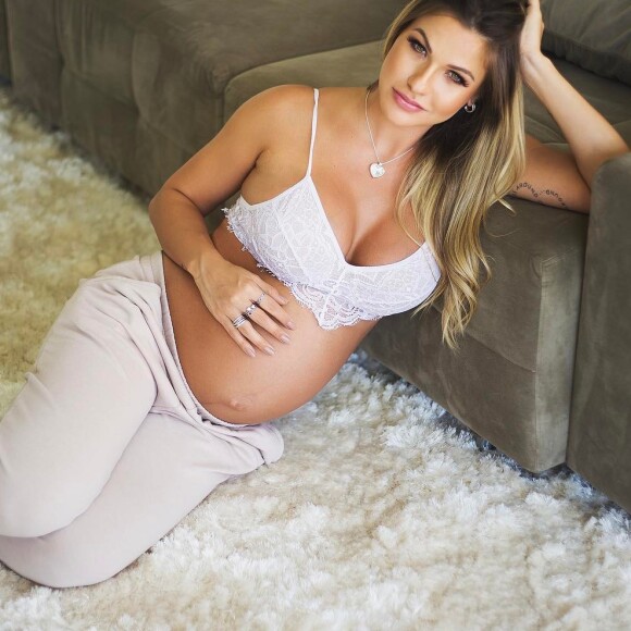 Andressa Suita contou que o marido, Gusttavo Lima, não deve assistir parto do filho