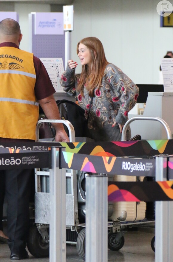 Marina Ruy Barbosa faz check-in em aeroporto no Rio