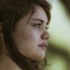 Alice (Sophie Charlotte) volta ao Brasil para enterrar o pai, na supersérie 'Os Dias Eram Assim'