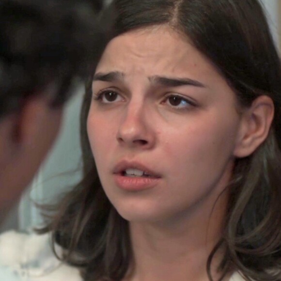 Keyla (Gabriela Medvedovski) pede um tempo a Tato (Matheus Abreu) após encontrar o perfil de Deco (Pablo Morais) nas redes sociais no capítulo de 'Malhação - Viva a Diferença' que vai ao ar em 24 de maio de 2017