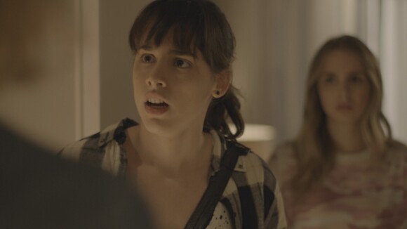 'Malhação': pais de Lica e Clara armam almoço, mas as ex-amigas brigam. 'Falsa'