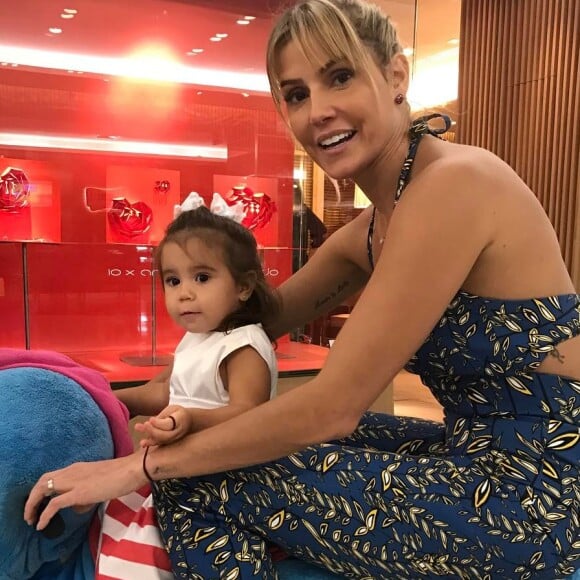 'Acho que puxou a mamãe', disse Deborah Secco