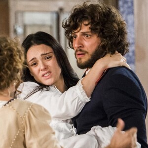 Joaquim (Chay Suede) ajudou no parto de sua filha com Anna (Isabelle Drummond) na novela 'Novo Mundo'