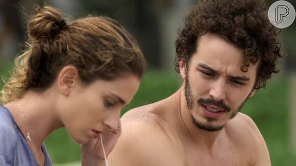 Ivana (Carol Duarte) aceita viajar com Cláudio (Gabriel Stauffer) na novela 'A Força do Querer'