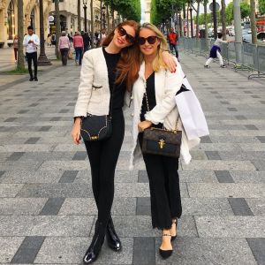 Marina Ruy Barbosa posa em Paris com look combinando com o da mãe em foto postada nesta quinta-feira, dia 18 de maio de 2017