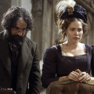 Leopoldina (Letícia Colin) recebe a notícia da morte de seu filho, na novela 'Novo Mundo'