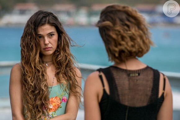 Cibele (Bruna Linzmeyer) vai ao apartamento dos Garcia e hostiliza Ritinha (Isis Valverde) na novela 'A Força do Querer'