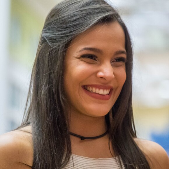 'Vamos continuar levando uma vida simples', disse a ex-BBB Emilly
