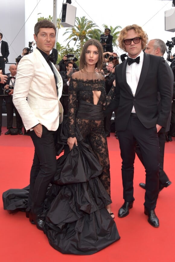 Emily Ratajkowski usou look Peter Dundas no segundo dia do Festival de Cannes, no Sul da França, nesta quinta-feira, 18 de maio de 2017