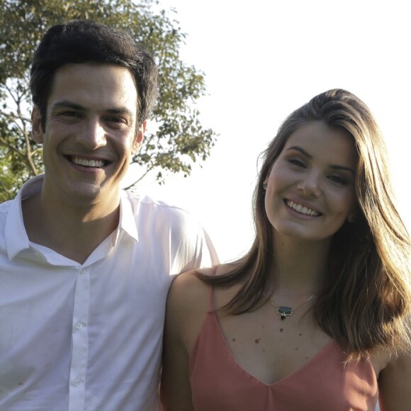 Mateus Solano elogiou Camila Queiroz, seu par na novela 'Pega Pega': 'Afinidade funcional'