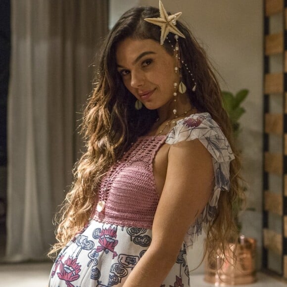 Ritinha (Isis Valverde) surpreende ao declarar que seu filho não é nem de Zeca (Marco Pigossi) nem de Ruy (Fiuk) na novela 'A Força do Querer'