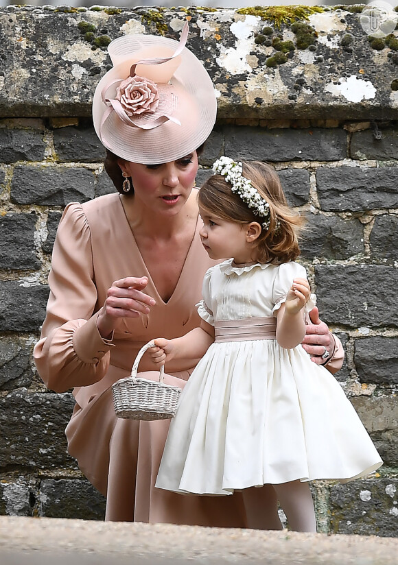Madrinha do casamento, Kate Middleton usou vestido Alexander McQueen e Charlotte, daminha de honra, vestiu Pepa & Co.