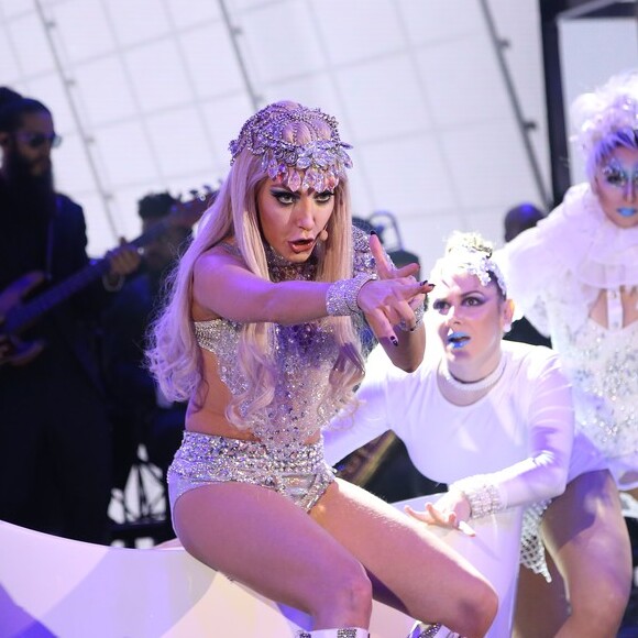 'Imitação da Mamy Gaga ... Para porque tá feio!!!!!', disse um internauta sobre a performance de Luiza Possi