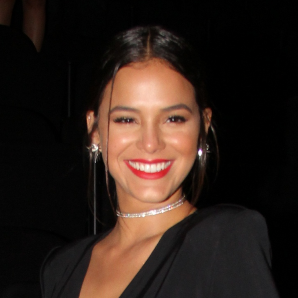 Bruna Marquezine se divertiu dançando funk ao lado de amigas, nesta madrugada de segunda-feira, 22 de maio de 2017