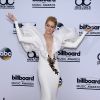A cantora canadense Céline Dion apostou em vestido com ombros bastante volumosos para a 25ª edição do Billboard Music Awards, realizada no T-Mobile Arena, em Las Vegas, Estados Unidos, neste domingo, 21 de maio de 2017