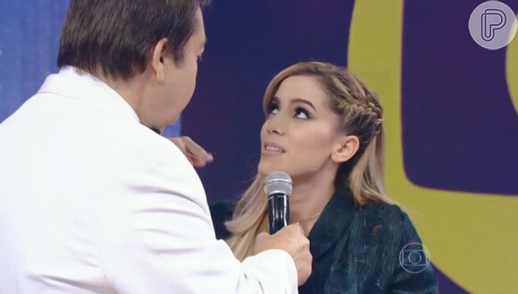 Anitta faz sua primeira aparição após cirurgia no nariz e redução dos seios no Prêmio Melhores do Ano, no 'Domingão do Faustão', em 16 de março de 2014