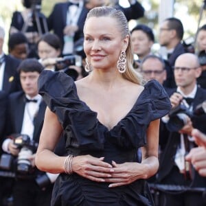 Aos 50 anos, Pamela Anderson prestigiou o Festival de Cannes, no Sul da França, no último sábado, 20 de maio de 2017